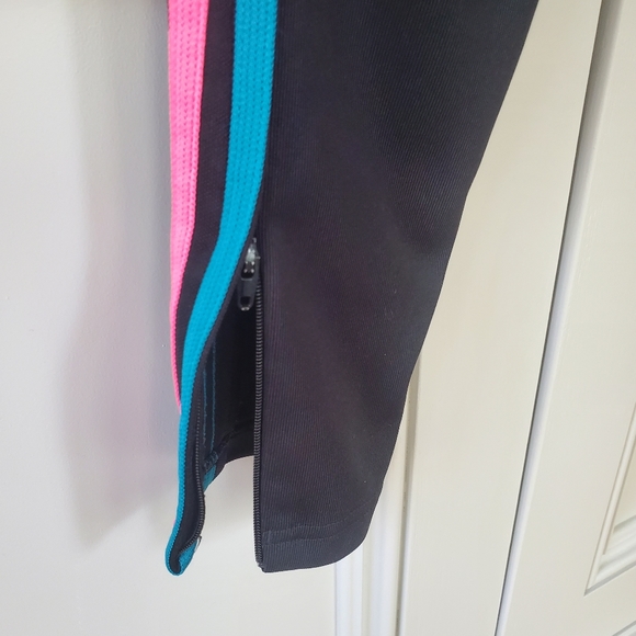 Adidas XS joggers.pink/ blue stripes, many details, zippers on pockets and cuffs - Picture 5 of 6